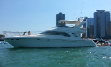 Capitaneado em um luxuoso iate a motor Martini Sea Ray de 60 pés em Chicago