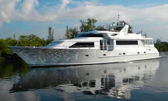 Charter the 100ft Denison Stunning Party Yacht in Chicago, Illinois
