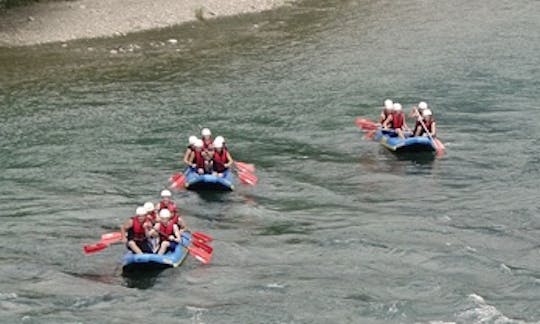 スイスのアル・ボシェット・クレッシャーノでラフティング旅行をお楽しみください