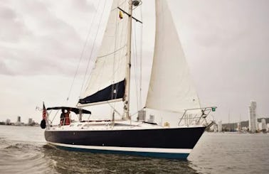 Charter 35ft Beneteau Sailboat In Cartagena, Colombia