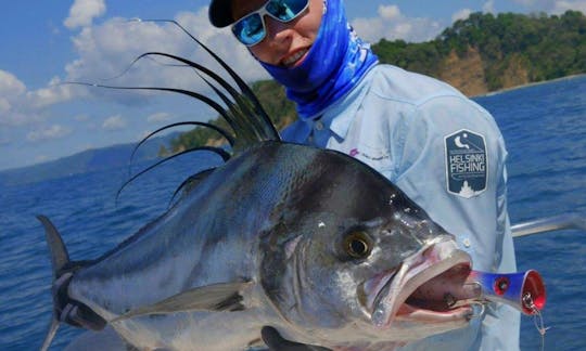 Carta de pesca no Panamá no console central Marlago de 35 pés