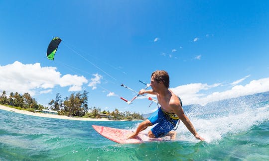 Clases de kitesurf de 4 km y 20 km a favor del viento en Mahebourg, Mauricio