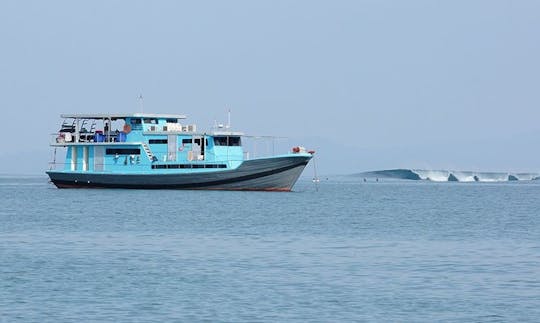 Disfruta de un charter de surf en la isla de Banyak Occidental, Indonesia