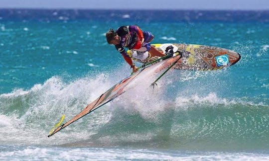 Clases completas de windsurf y alquiler en Campobello di Mazara, Sicilia