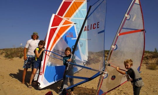 Clases completas de windsurf y alquiler en Campobello di Mazara, Sicilia