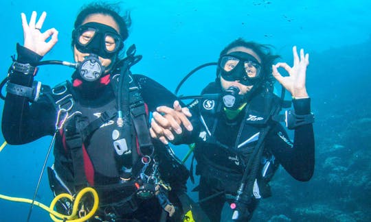 Poderosos viajes de buceo y cursos de buceo con un instructor PADI certificado en Malé, Maldivas