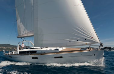 Charter 43' Oceanis Cruising Monohull in Sicily, Italy