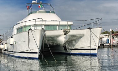 Catamaran à moteur Catamaran Lagoon Power 43 à Lecce, Italie