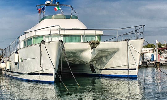 Catamaran Lagoon Power 43 Motor Power Catamaran in Lecce, Italy