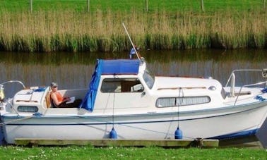 Alquile un yate a motor Albin de 25 pies en Sneek, Frisia