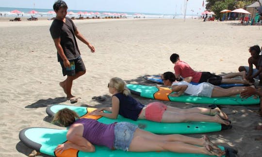 Leçons de surf par un instructeur local expérimenté à Denpasar, en Indonésie