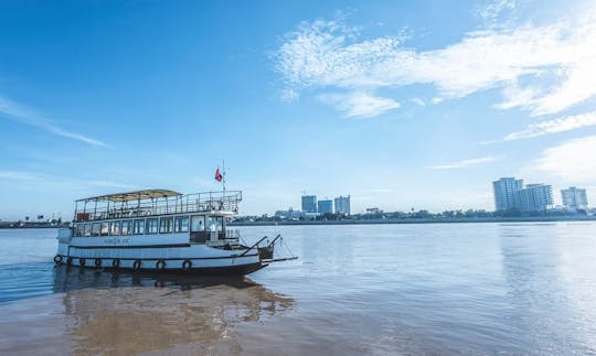 Dinner Cruise for 2 Hours in Phnom Penh, Cambodia