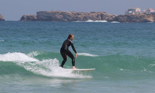 Desfrute de aulas e aluguéis de surf na Lourinhã, Lisboa