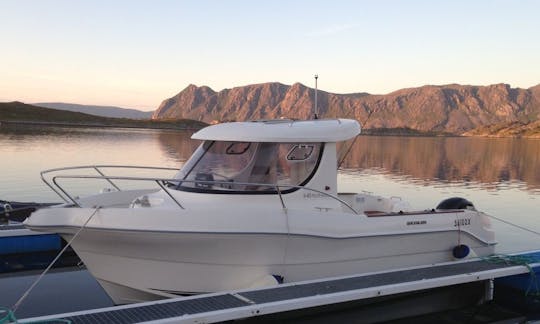 Aproveite a pesca em Finnmark, Noruega, na cabine Quicksilver 640 Pilothouse Cuddy de 21 pés