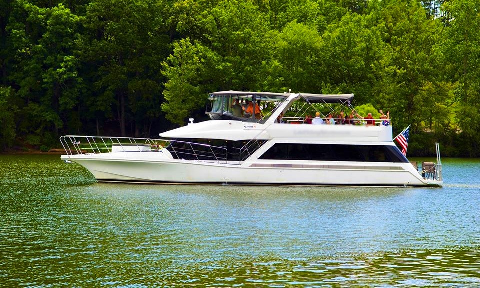 Crewed Charter on 60ft Luxury Motor Yacht in Lake Hickory, North