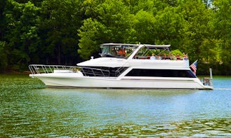 Crewed Charter on 60ft Luxury Motor Yacht in Lake Hickory, North Carolina