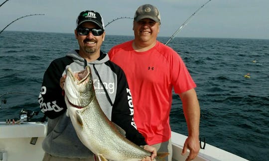 Carta de pesca de Kenosha en Luhrs Tournament Sportfish de 32 pies