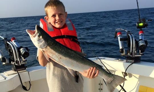 Carta de pesca de Kenosha en Luhrs Tournament Sportfish de 32 pies