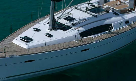 Charter Oceanis 43' Cruising Monohull in Messina, Italy