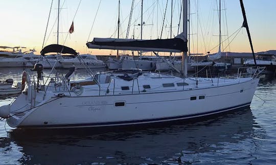 Monocasco de cruzeiro Charter 42' Oceanis para 10 pessoas em Messina, Itália