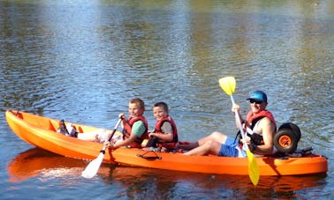 Disfruta de las excursiones en kayak en Loque Gageae, Francia