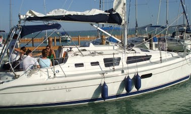 Charter 33' Hunter cruise sailsyacht for rent in Lake Balaton, Hungary