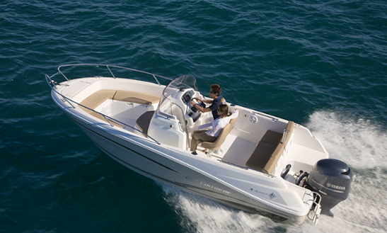 Flare Types and Requirements - ALL AT SEA Rent 25' Cap Camrat Center Console in Talmont-Saint ...