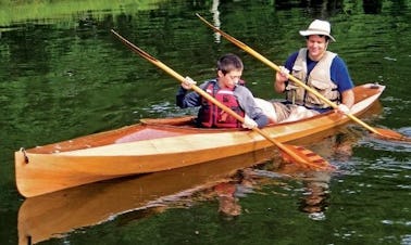 Recorrido en canoa por el río en Nueva Aquitania, Francia