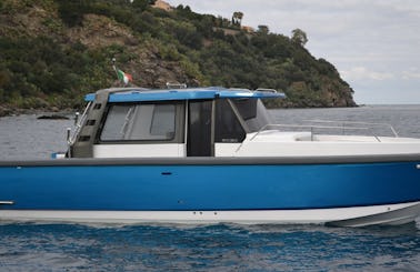 Charter 30' Ethos Motor Yacht in Milano, Lombardia
