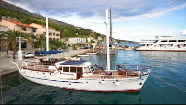 Private Cruise to Island Brac with Traditional Lunch on Board
