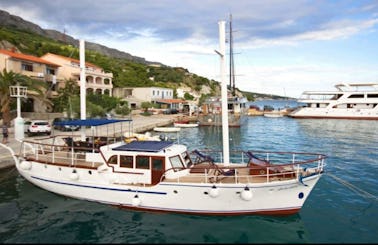 Private Cruise to Island Brac with Traditional Lunch on Board