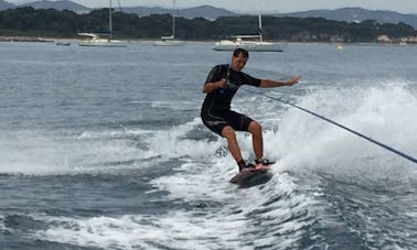 Desfrute de wakeboard em Carqueiranne, França