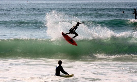 Disfruta de clases de surf en Burdeos, Francia.