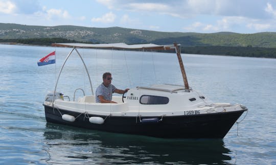 Rent Adria 500 Powerboat for 5 People in Sveti Filip i Jakov, Croatia