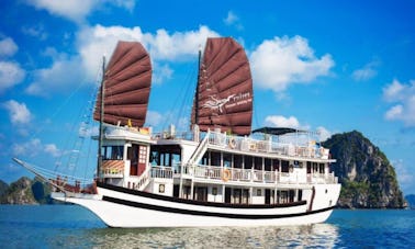 Profitez d'une croisière à Ha Long, au Vietnam, sur le bateau à passagers Swan