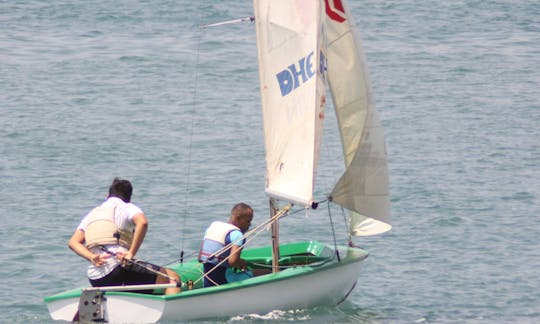 Louez un dériveur 420 à voile à Mombasa, au Kenya