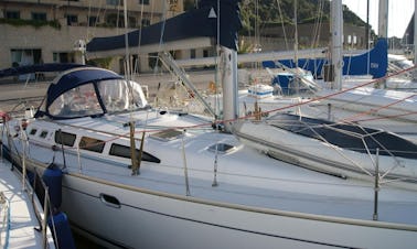 Monocoque de croisière Charter Sun Odyssey 43 de 43 pieds à Punta Ala, Italie