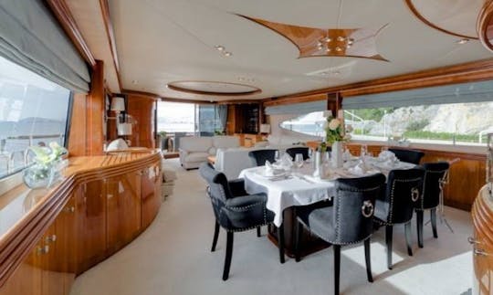 Louez un méga-yacht Sunseeker Power de 105 pieds à Split, en Croatie