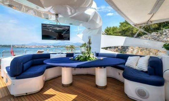 Louez un méga-yacht Sunseeker Power de 105 pieds à Split, en Croatie