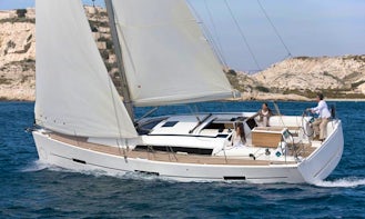 Charter 40' Cruising Monohull in Tas-Sliema, Malta