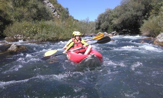 Safari en canoë rafting sur la rivière Cetina à Srijane, Split