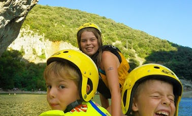 Paseos guiados en canoa en Vallon-Pont-d'Arc, Francia