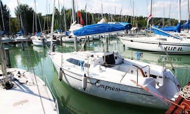 26' Schaefer navegando por el lago Balaton