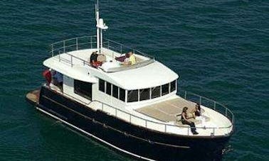 54ft Cantiere Estensi Maine 530 Cuddy Cabin/Walk Around Boat Rental in Syracuse, Italy