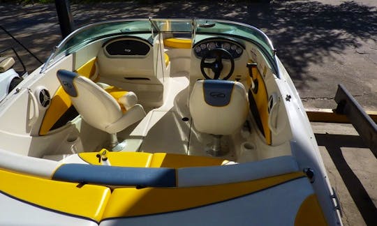 19 ft Sea Ray with toys and awesome stereo. Have a BLAST on Lake!!