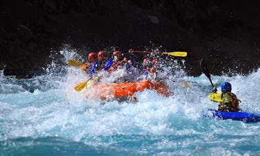 Expédition de rafting en eau vive à Skookumchuck Creek, en Colombie-Britannique