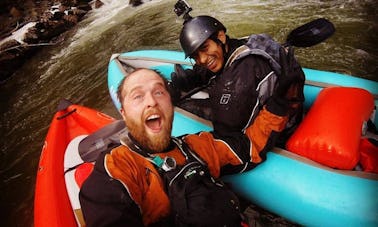 Aventura en kayak inflable en Skookumchuck, Columbia Británica