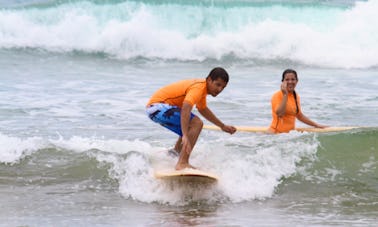 Cours de surf à Montanita, Équateur