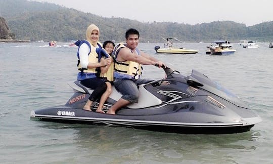 Aluguel de jet ski de três lugares em Sumatera Barat, Indonésia