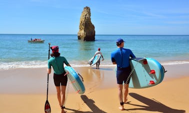 Excursion en planche à pagaie dans les grottes de Benagil